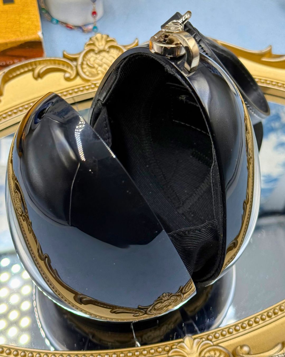 0012-simone-rocha-perspex-egg-clutch-open