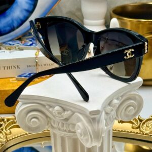 Black acetate temple of CHANEL 5482H square sunglasses