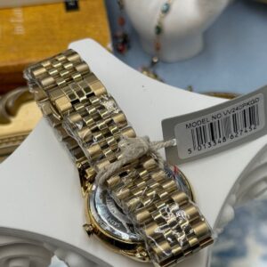 Push-button butterfly clasp on VIVIENNE WESTWOOD Seymour watch