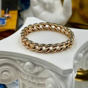 Curb-link-inspired enamel and gold-tone detail on MAMA Link Bracelet