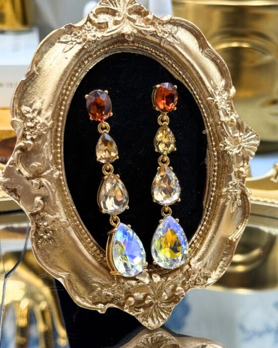 Faceted brown crystal detail on OSCAR DE LA RENTA Crystal Gallery earrings
